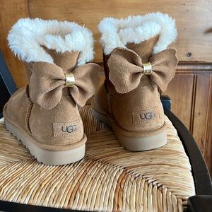 UGG NWT New Mini Fluff Bow Womens Boot